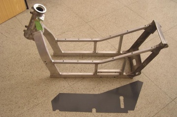 Lepení potahu na motorové saně